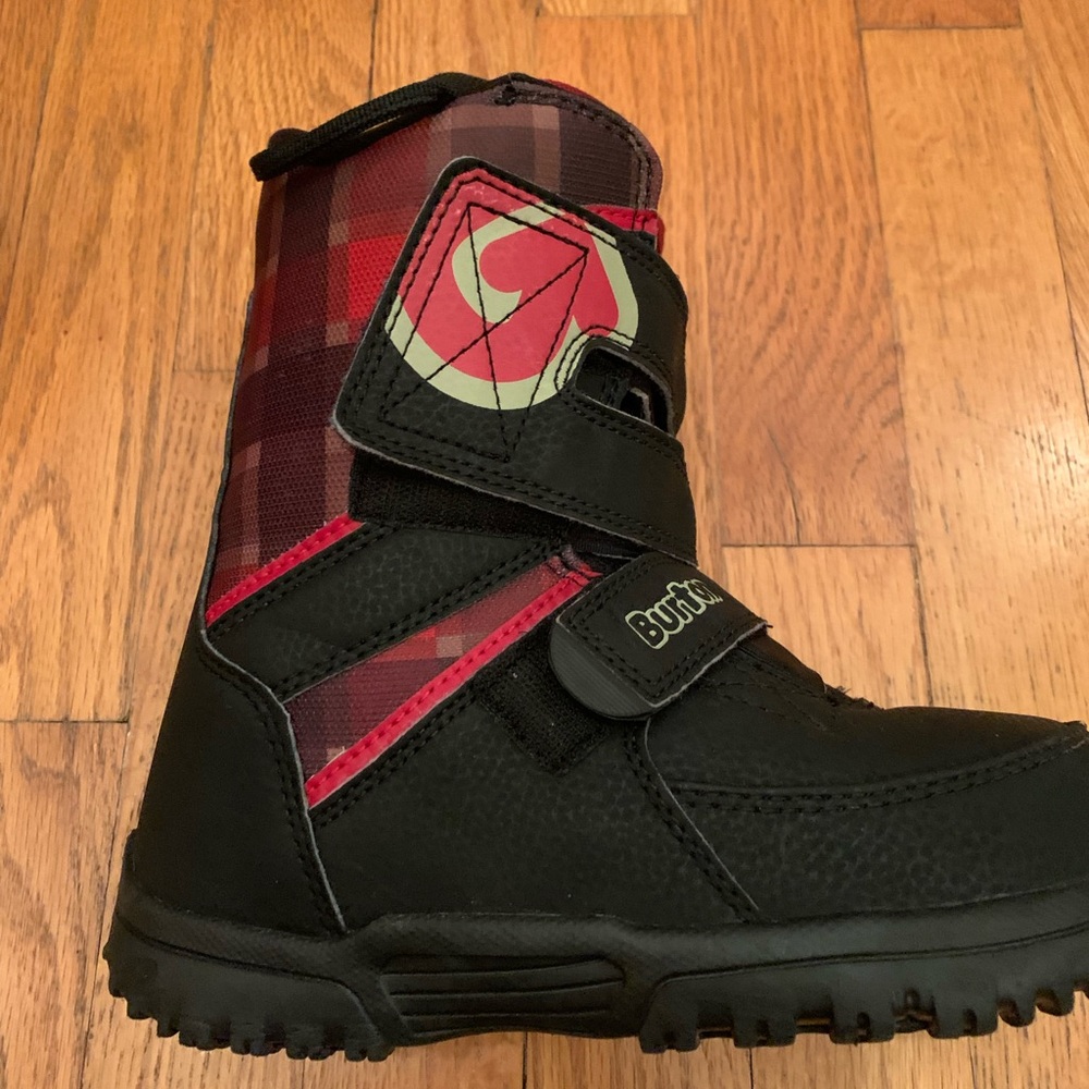 KID Burton Grom Snow Boots Red Plaid Youth US Size 2 with DynoLITE outsoles